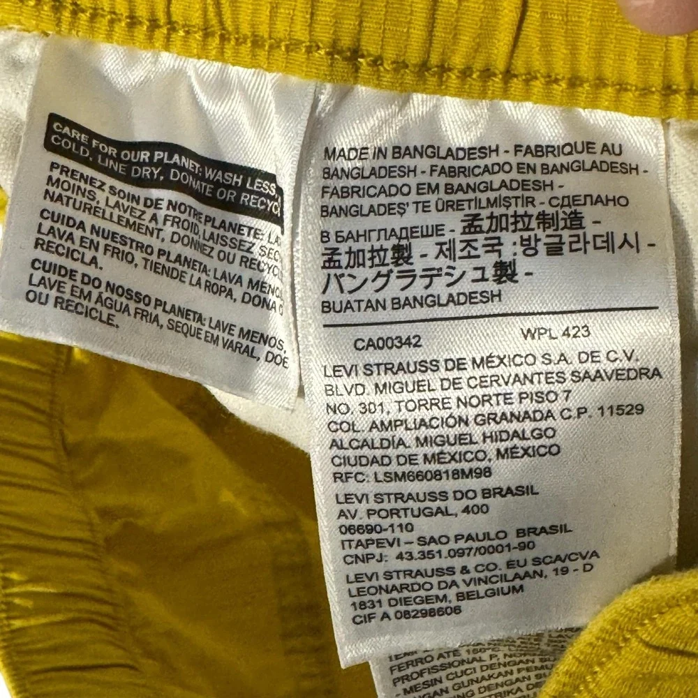 Levi's Men's Shorts Pull on Pockets Ripstop Belted Two Back Pockets Yellow‎ XL